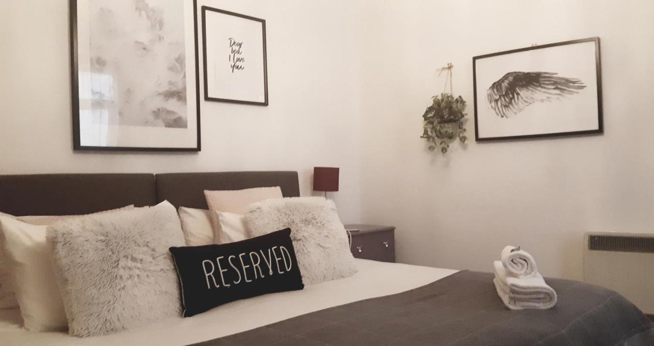 Sleep, Eat, Repeat Bed And Breakfast Макълсфийлд Екстериор снимка