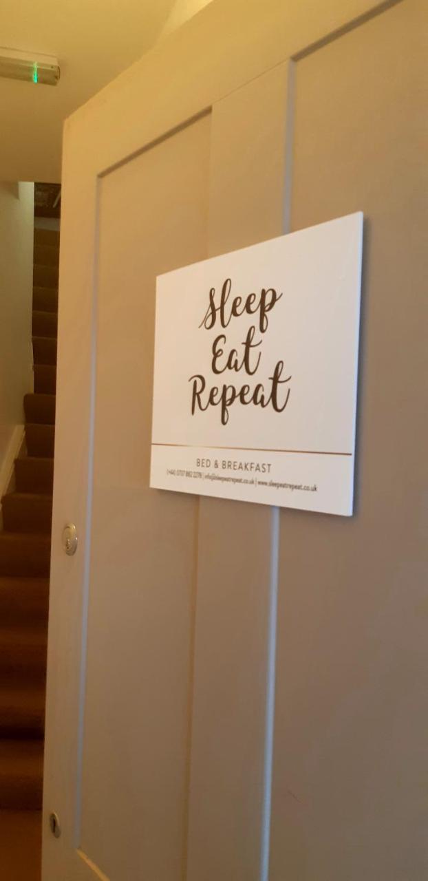 Sleep, Eat, Repeat Bed And Breakfast Макълсфийлд Екстериор снимка